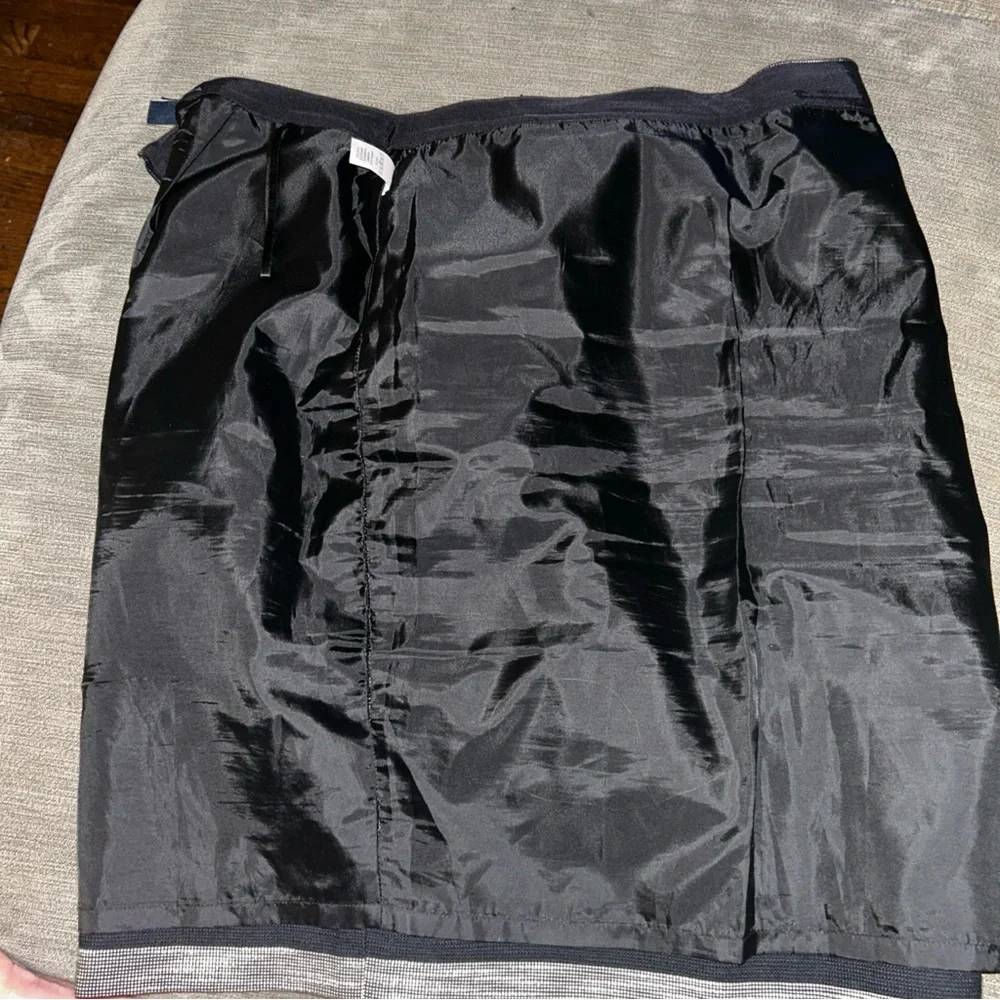 Elegant Black and Gray Striped Skirt J. Crew Size 8 The Pencil Skirt - Picture 6 of 6